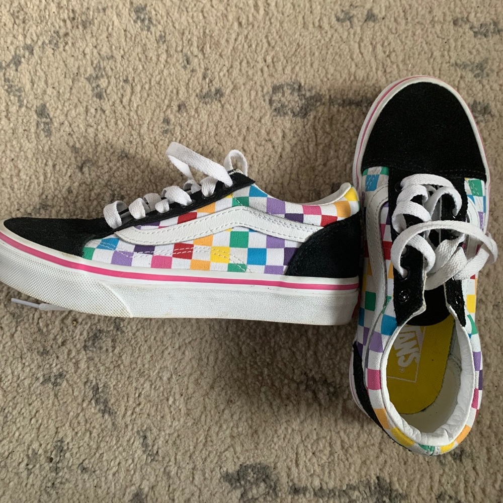 Girls vanns, worn only twice. Youth size 10.